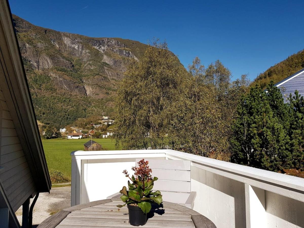 Bright And Cozy Apartment 1.5Km From City Centre Aurland Exterior photo
